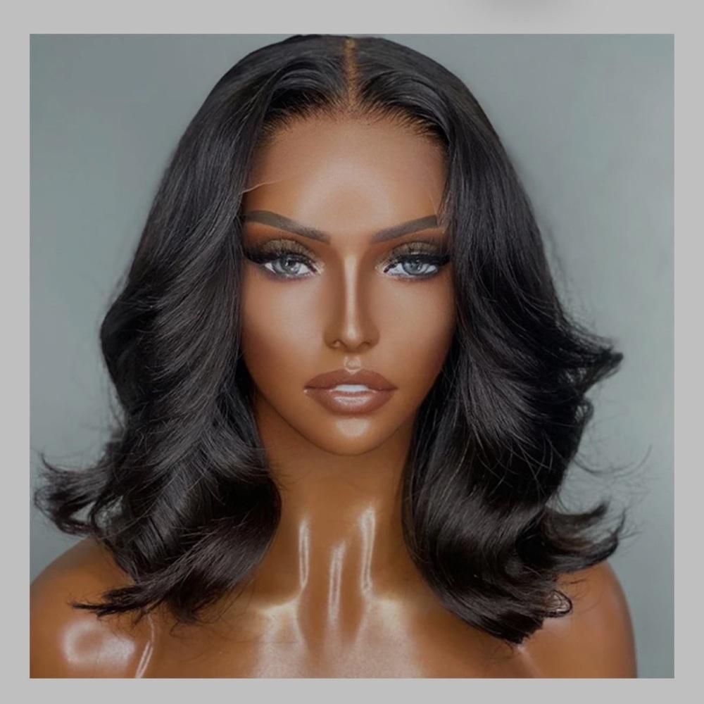 5X5 LACE GLUELESS
LOOSE WAVE LACE WIG 16 in